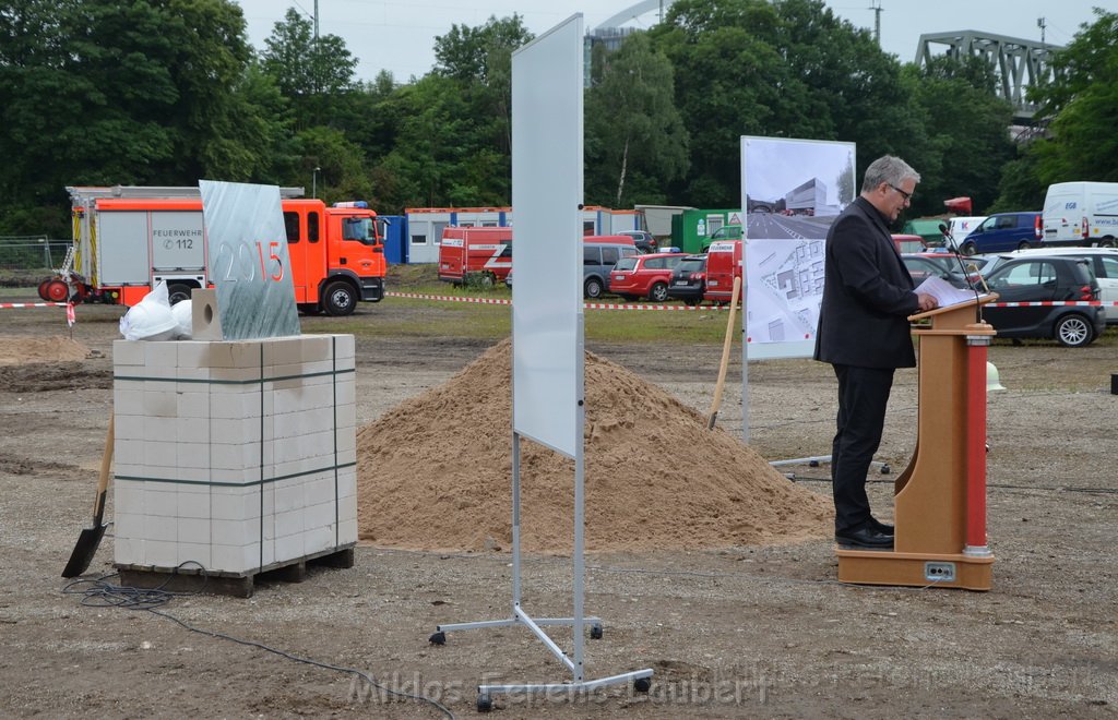 Erster Spatenstich Neues Feuerwehrzentrum Koeln Kalk Gummersbacherstr P099.JPG - Miklos Laubert
